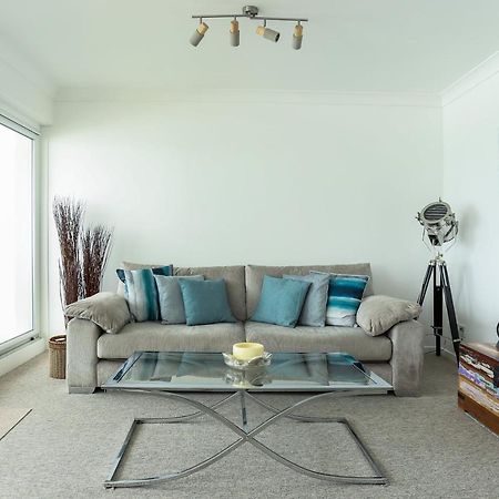 Tides - Beach Front Apartment In Bracklesham Bay Chichester Esterno foto