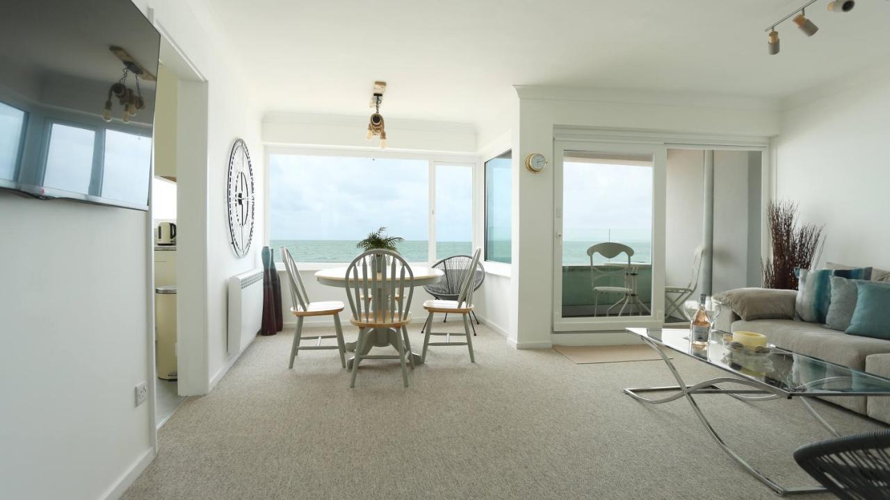 Tides - Beach Front Apartment In Bracklesham Bay Chichester Esterno foto