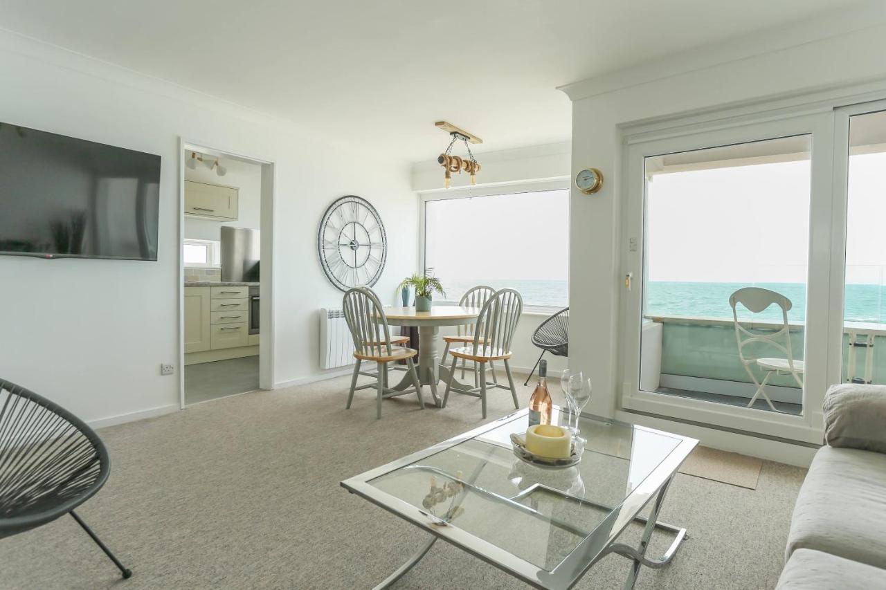 Tides - Beach Front Apartment In Bracklesham Bay Chichester Esterno foto