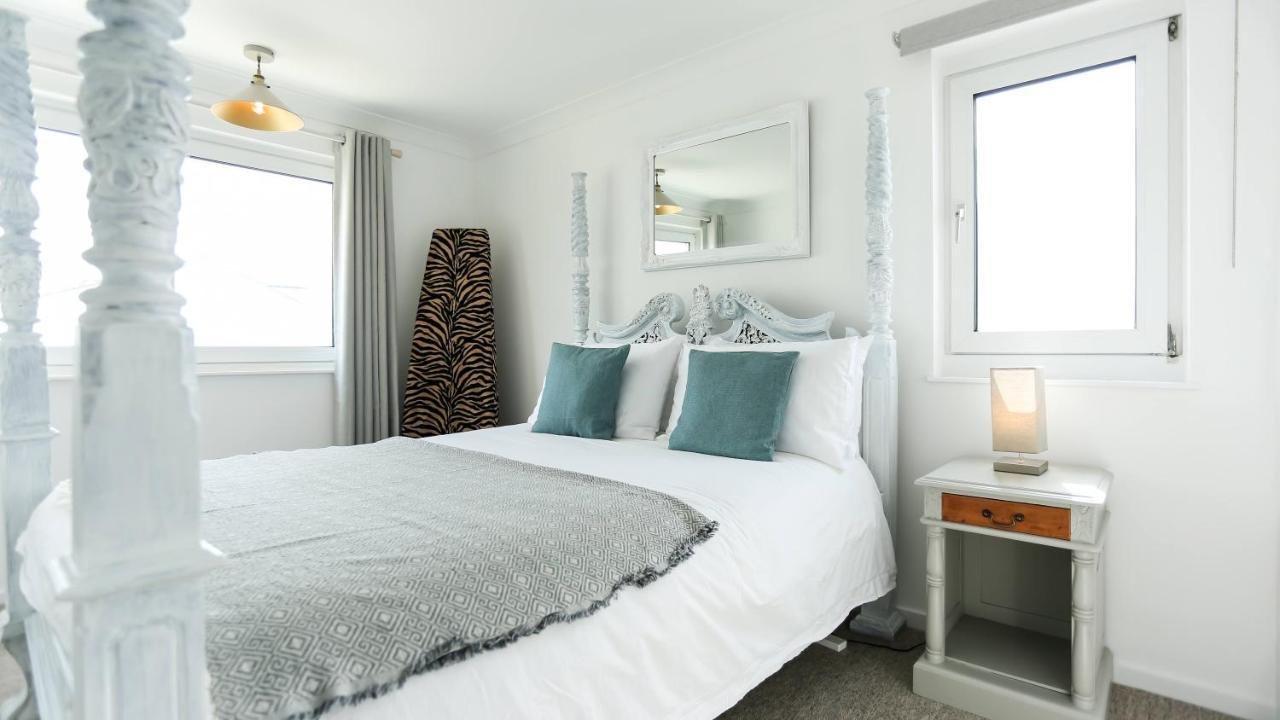 Tides - Beach Front Apartment In Bracklesham Bay Chichester Esterno foto