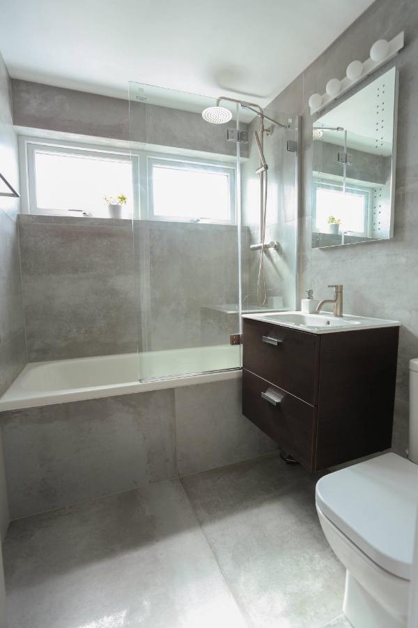 Tides - Beach Front Apartment In Bracklesham Bay Chichester Esterno foto