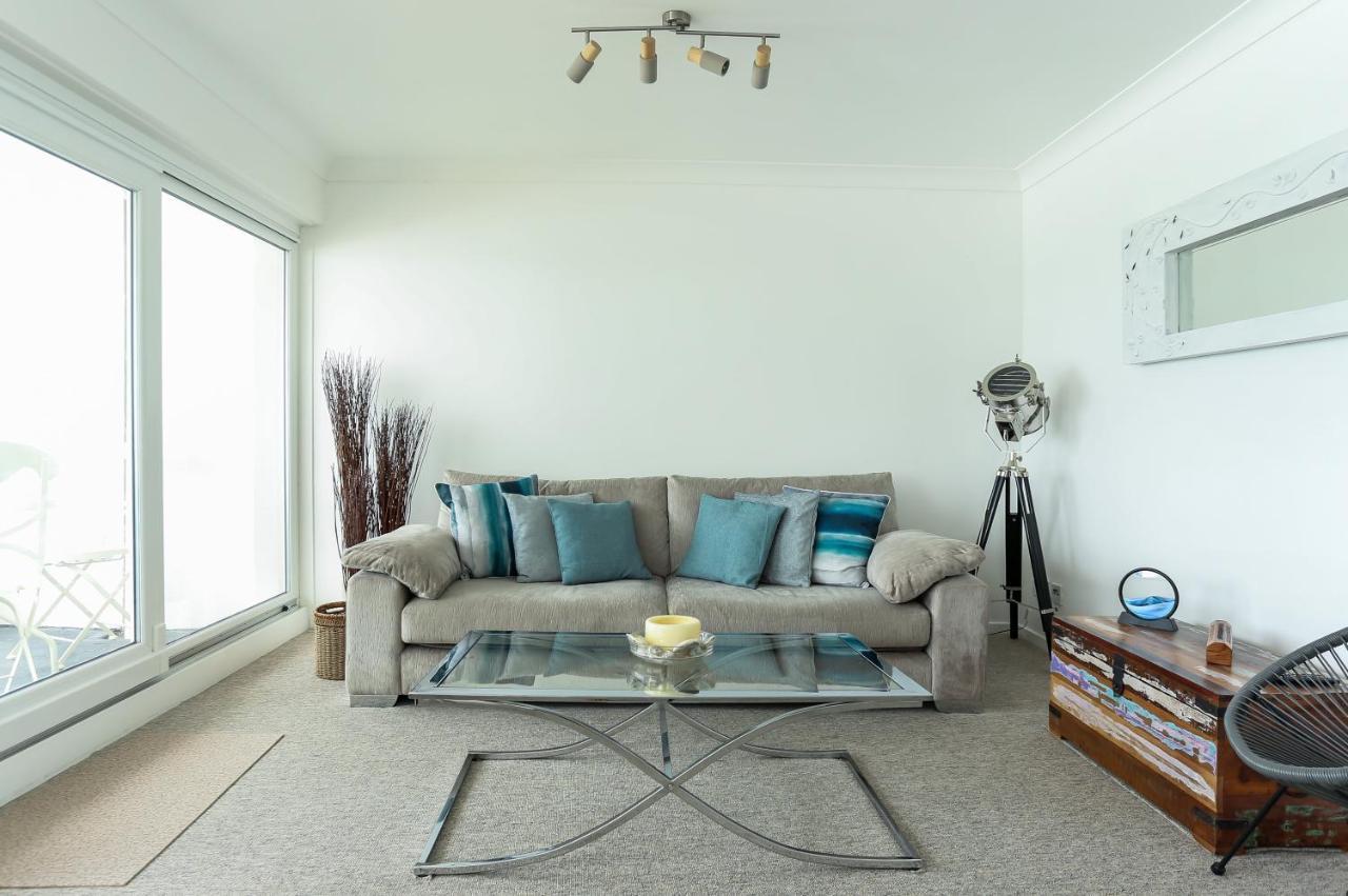 Tides - Beach Front Apartment In Bracklesham Bay Chichester Esterno foto