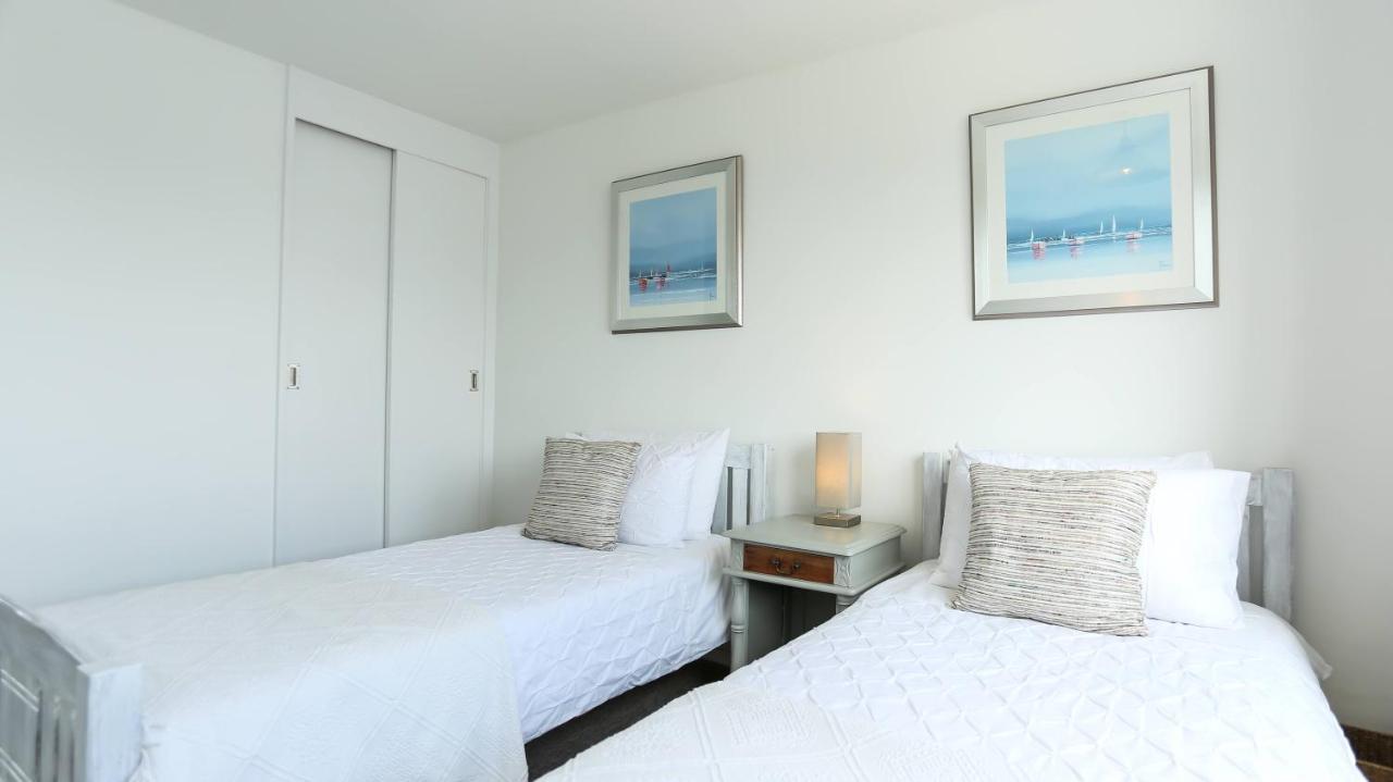 Tides - Beach Front Apartment In Bracklesham Bay Chichester Esterno foto