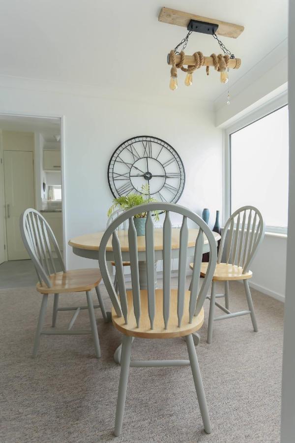 Tides - Beach Front Apartment In Bracklesham Bay Chichester Esterno foto