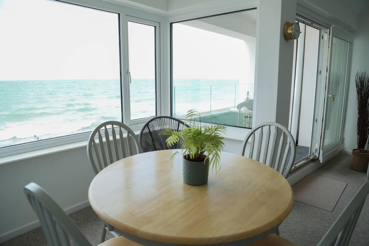 Tides - Beach Front Apartment In Bracklesham Bay Chichester Esterno foto