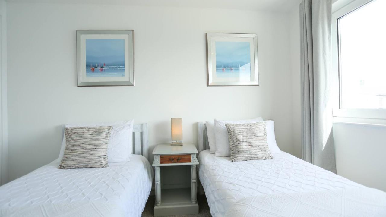 Tides - Beach Front Apartment In Bracklesham Bay Chichester Esterno foto