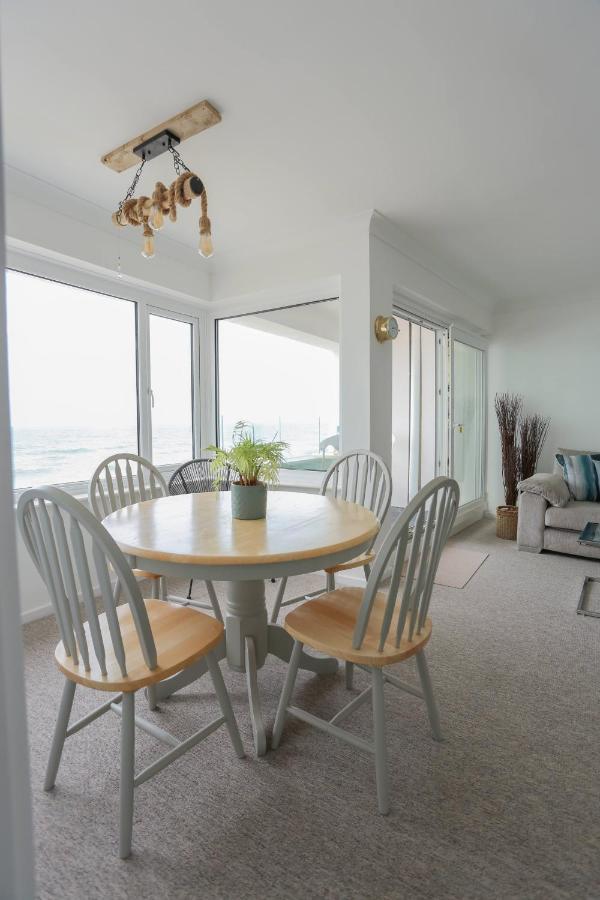 Tides - Beach Front Apartment In Bracklesham Bay Chichester Esterno foto